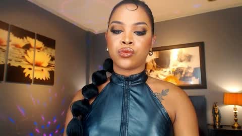 Snapshot of urmajestytyra chatting on May 25, 2026, 12:49 am UrMajestyTyra online show from May 25, 2026, 12:49 am