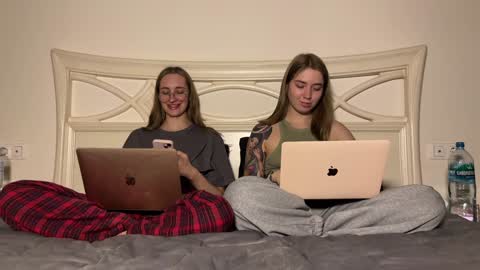 Snapshot of urmissalice chatting on December 30, 2024, 6:38 pm urmissalice online show from December 30, 2024, 6:38 pm