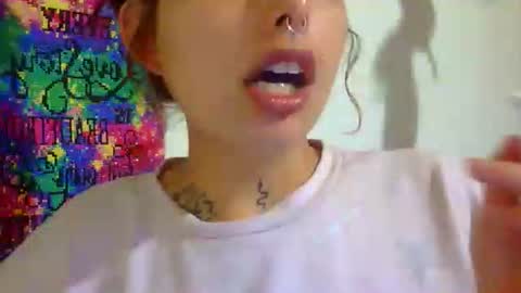 Aniie online show from October 19, 2025, 2:56 am