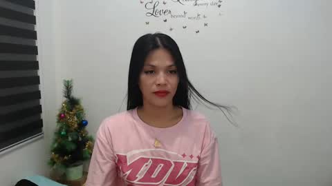 Snapshot of urpreciouspinayxxx chatting on December 10, 2024, 10:38 am hi im kim online show from December 10, 2024, 10:38 am