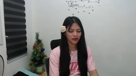 Snapshot of urpreciouspinayxxx chatting on December 10, 2024, 1:44 pm hi im kim online show from December 10, 2024, 1:44 pm
