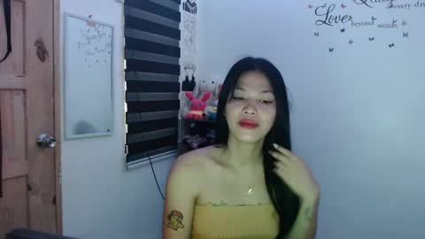 Snapshot of urpreciouspinayxxx chatting on January 9, 2025, 2:01 am hi im kim online show from January 9, 2025, 2:01 am