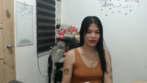 Snapshot of urpreciouspinayxxx chatting on January 12, 2025, 12:23 pm hi im kim online show from January 12, 2025, 12:23 pm