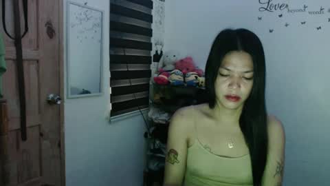 Snapshot of urpreciouspinayxxx chatting on February 4, 2025, 2:17 am hi im kim online show from February 4, 2025, 2:17 am