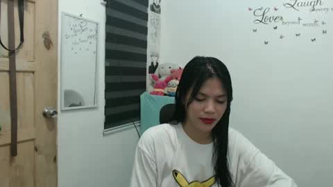 Snapshot of urpreciouspinayxxx chatting on February 9, 2025, 10:42 am hi im kim online show from February 9, 2025, 10:42 am