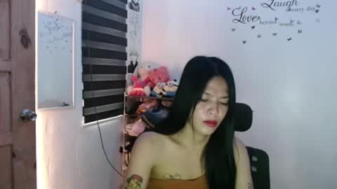 Snapshot of urpreciouspinayxxx chatting on February 13, 2025, 2:23 am hi im kim online show from February 13, 2025, 2:23 am