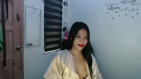 Snapshot of urpreciouspinayxxx chatting on February 18, 2025, 2:49 am hi im kim online show from February 18, 2025, 2:49 am