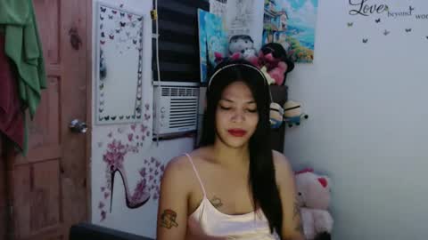 Snapshot of urpreciouspinayxxx chatting on October 7, 2025, 12:24 pm hi im kim online show from October 7, 2025, 12:24 pm