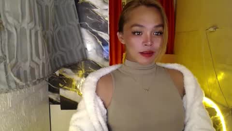 Snapshot of ursexy_debra chatting on February 21, 2025, 10:04 pm TYRA online show from February 21, 2025, 10:04 pm