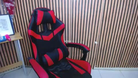 yanie online show from January 14, 2025, 11:10 am