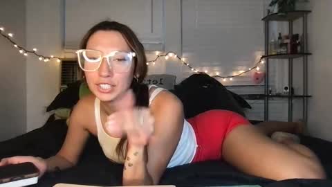 Lily online show from September 27, 2025, 1:43 am