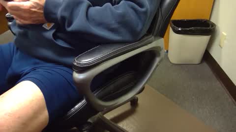 useemie online show from April 22, 2026, 7:26 pm