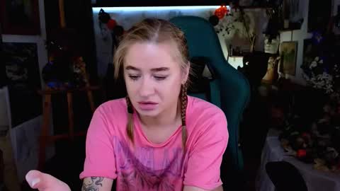 Leila online show from October 28, 2025, 7:38 pm