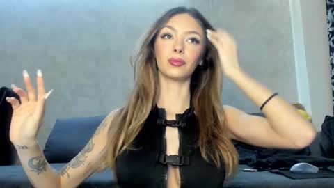 Mia online show from January 19, 2026, 3:21 am