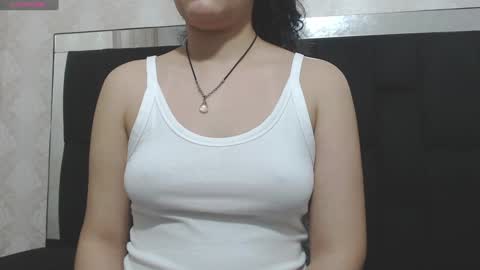 Snapshot of vainilla_cam chatting on December 23, 2024, 2:02 am Vainilla online show from December 23, 2024, 2:02 am