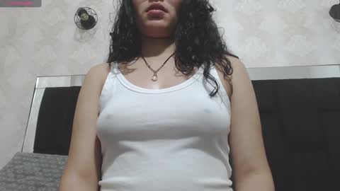 Snapshot of vainilla_cam chatting on December 23, 2024, 5:06 am Vainilla online show from December 23, 2024, 5:06 am