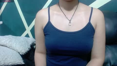Snapshot of vainilla_cam chatting on January 6, 2025, 1:09 am Vainilla online show from January 6, 2025, 1:09 am