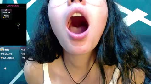 Snapshot of vainilla_cam chatting on January 11, 2025, 8:11 am Vainilla online show from January 11, 2025, 8:11 am