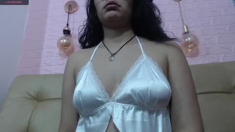 Snapshot of vainilla_cam chatting on January 13, 2025, 7:54 am Vainilla online show from January 13, 2025, 7:54 am