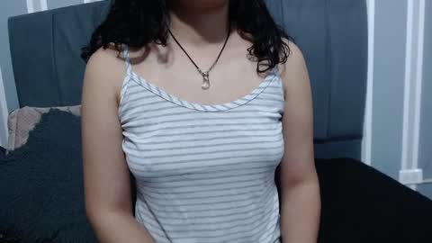Snapshot of vainilla_cam chatting on January 15, 2025, 1:45 am Vainilla online show from January 15, 2025, 1:45 am