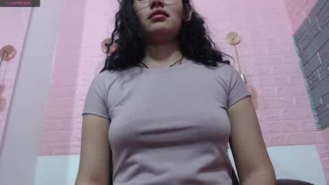 Snapshot of vainilla_cam chatting on January 18, 2025, 4:26 am Vainilla online show from January 18, 2025, 4:26 am