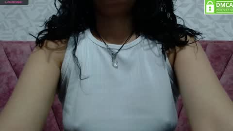 Snapshot of vainilla_cam chatting on January 19, 2025, 1:32 am Vainilla online show from January 19, 2025, 1:32 am