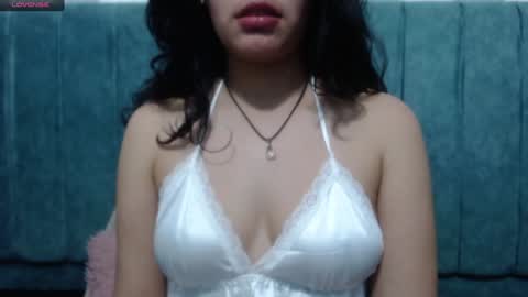 Snapshot of vainilla_cam chatting on January 25, 2025, 2:15 am Vainilla online show from January 25, 2025, 2:15 am