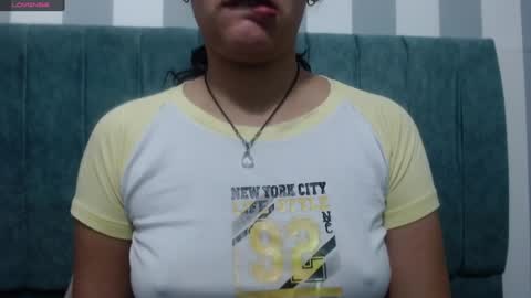 Snapshot of vainilla_cam chatting on February 2, 2025, 2:06 am Vainilla online show from February 2, 2025, 2:06 am