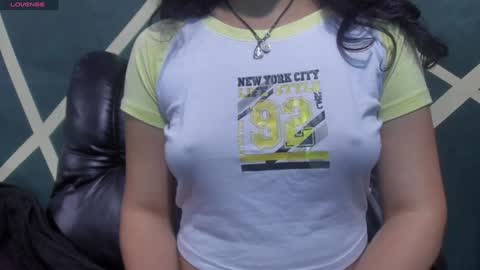 Snapshot of vainilla_cam chatting on February 5, 2025, 1:15 am Vainilla online show from February 5, 2025, 1:15 am