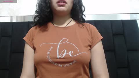 Snapshot of vainilla_cam chatting on February 9, 2025, 2:17 am Vainilla online show from February 9, 2025, 2:17 am