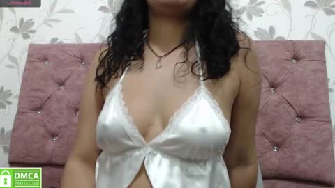 Snapshot of vainilla_cam chatting on February 21, 2025, 5:13 am Vainilla online show from February 21, 2025, 5:13 am