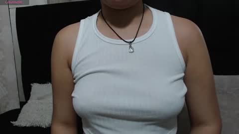 Snapshot of vainilla_cam chatting on February 22, 2025, 2:39 am Vainilla online show from February 22, 2025, 2:39 am