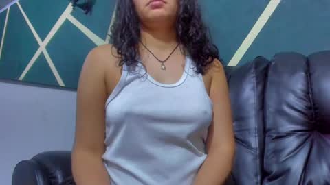Snapshot of vainilla_cam chatting on February 23, 2025, 7:44 am Vainilla online show from February 23, 2025, 7:44 am