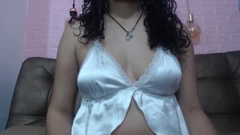 Snapshot of vainilla_cam chatting on March 3, 2025, 2:26 am Vainilla online show from March 3, 2025, 2:26 am