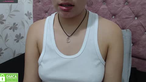 Snapshot of vainilla_cam chatting on March 5, 2025, 2:03 am Vainilla online show from March 5, 2025, 2:03 am