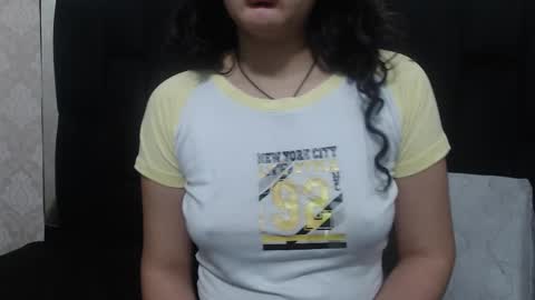 Snapshot of vainilla_cam chatting on March 10, 2025, 2:06 am Vainilla online show from March 10, 2025, 2:06 am