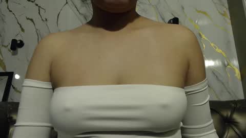 Snapshot of vainilla_cam chatting on September 17, 2025, 2:02 am Vainilla online show from September 17, 2025, 2:02 am