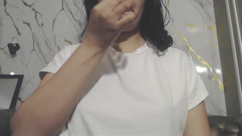 Snapshot of vainilla_cam chatting on October 9, 2025, 2:09 am Vainilla online show from October 9, 2025, 2:09 am