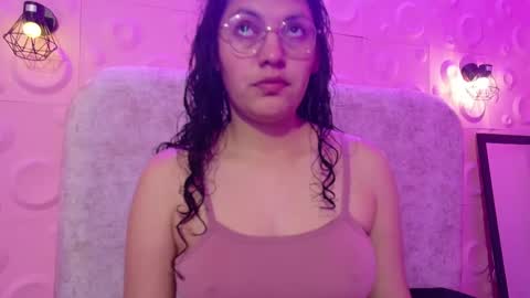 Snapshot of vainilla_cam chatting on October 21, 2025, 2:12 am Vainilla online show from October 21, 2025, 2:12 am
