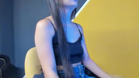 VaiolletCooper online show from April 2, 2026, 3:31 pm