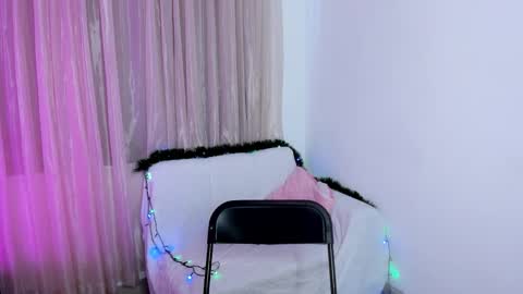 HI IM NEW online show from December 17, 2025, 6:14 pm