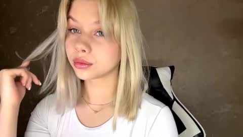 Snapshot of valenestimus chatting on November 29, 2025, 3:20 am Olachka online show from November 29, 2025, 3:20 am