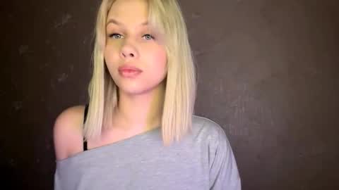 Snapshot of valenestimus chatting on December 3, 2025, 2:15 pm Olachka online show from December 3, 2025, 2:15 pm