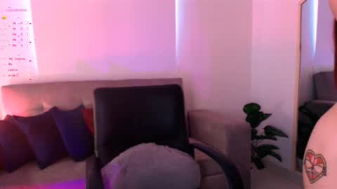 valen online show from March 7, 2025, 9:59 pm