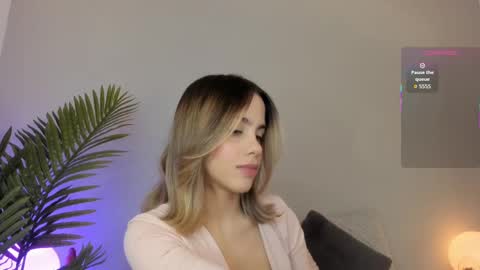 VALENTINA  online show from September 14, 2025, 1:05 am