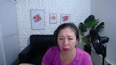 Snapshot of valentina_mature chatting on February 1, 2025, 3:19 am Valentina online show from February 1, 2025, 3:19 am