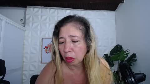 Snapshot of valentina_mature chatting on February 1, 2025, 6:21 am Valentina online show from February 1, 2025, 6:21 am