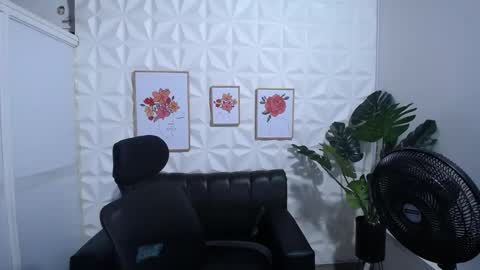 Snapshot of valentina_mature chatting on February 4, 2025, 10:45 pm Valentina online show from February 4, 2025, 10:45 pm