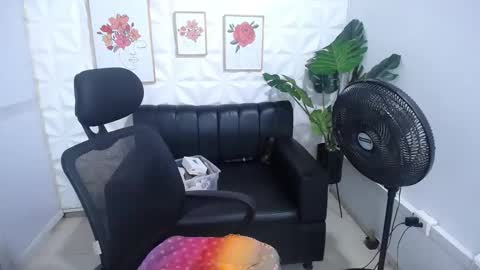 Snapshot of valentina_mature chatting on February 10, 2025, 10:30 pm Valentina online show from February 10, 2025, 10:30 pm