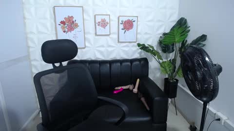 Snapshot of valentina_mature chatting on February 12, 2025, 1:52 am Valentina online show from February 12, 2025, 1:52 am